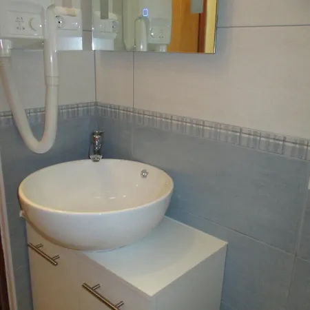 Sobe Bukaleta 3* Loznati