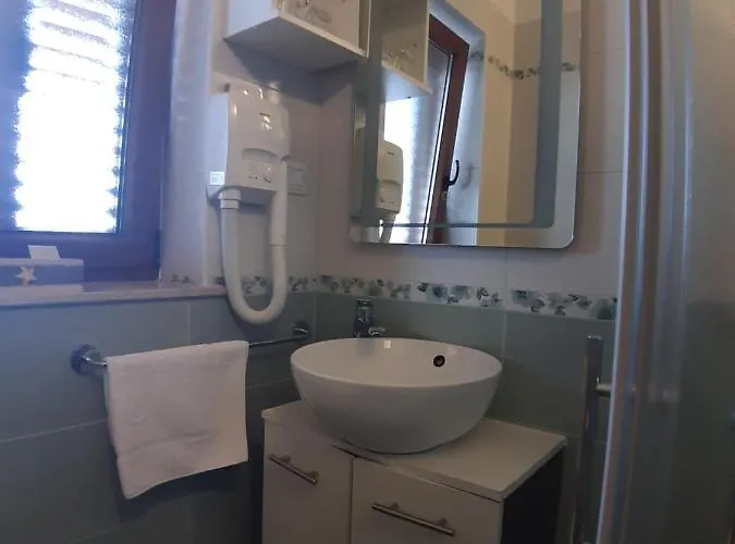 Sobe Bukaleta Alojamento de Acomodação e Pequeno-almoço Loznati